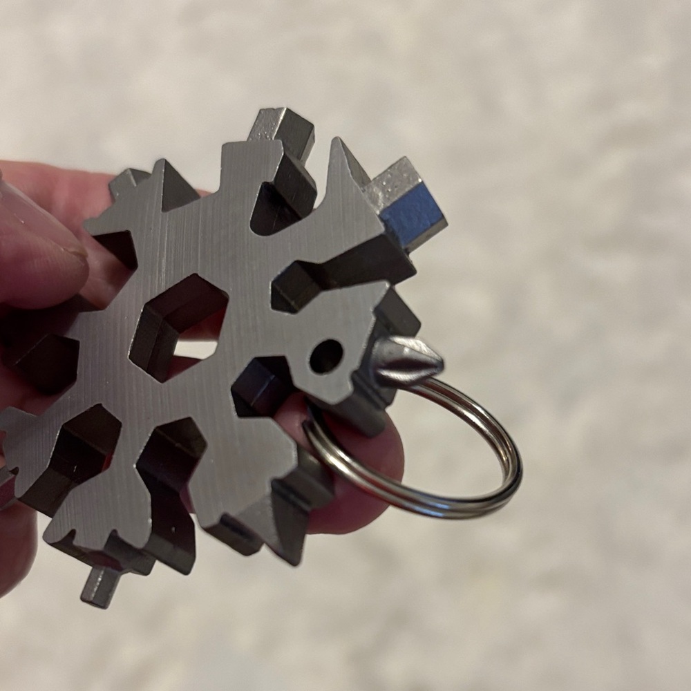 Multi-Tool Snowflake Keychain Set - Picture 3 of 4